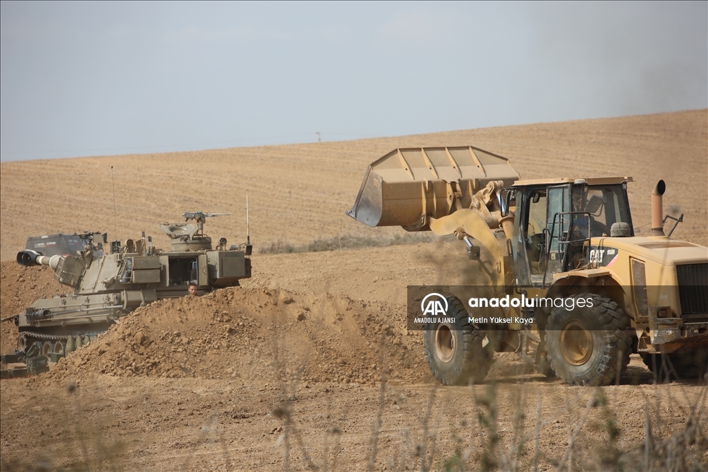 İsrail ordusu Gazze sınırına yığınak yapmaya devam ediyor