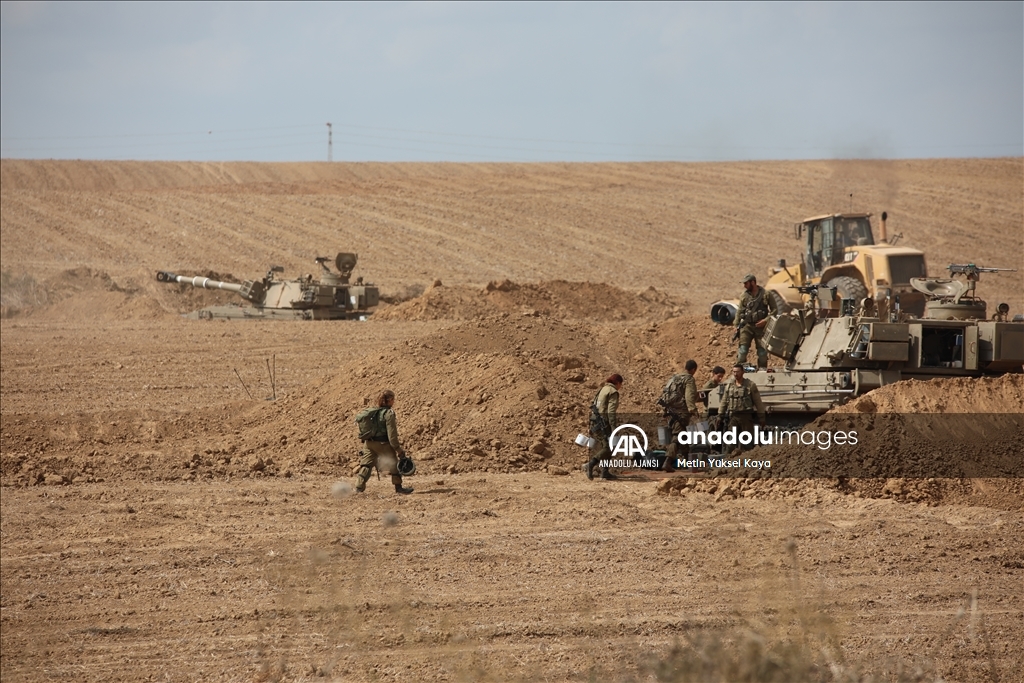 İsrail ordusu Gazze sınırına yığınak yapmaya devam ediyor