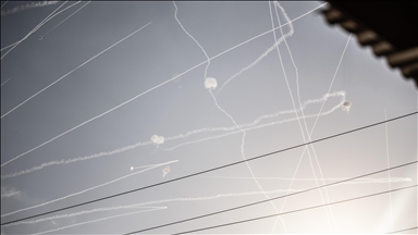 Gazze'deki Filistinli gruplar İsrail'in Aşkelon şehrine çok sayıda roket attı