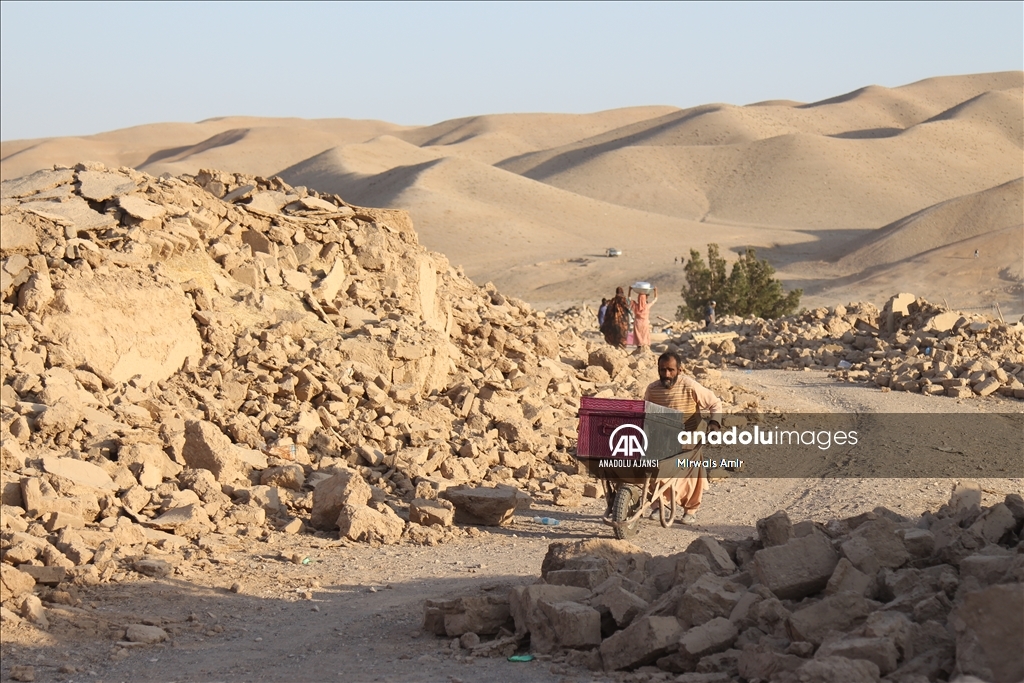 Afganistan'da art arda yeni depremler