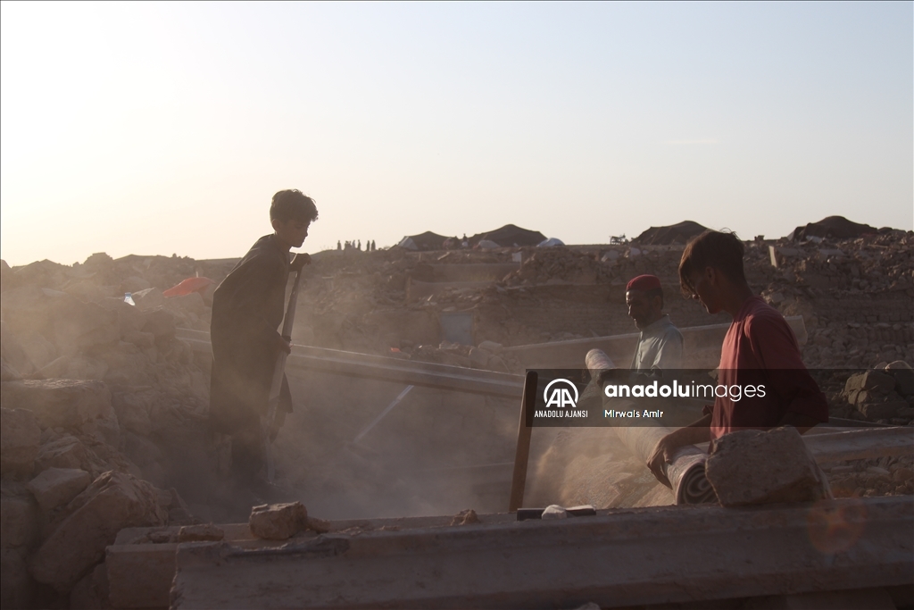 Afganistan'da art arda yeni depremler