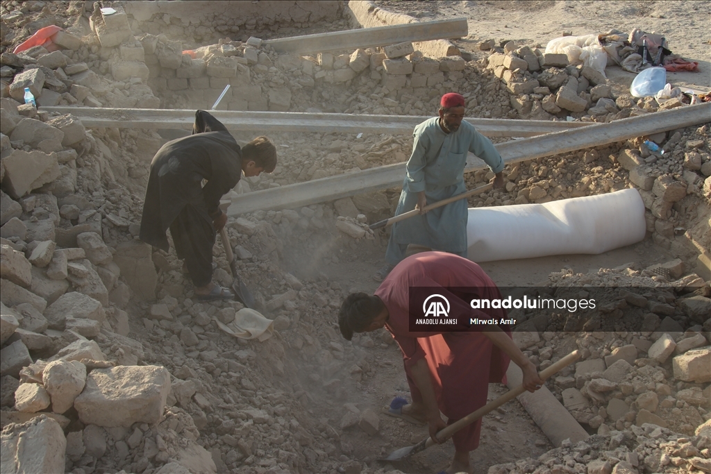 Afganistan'da art arda yeni depremler