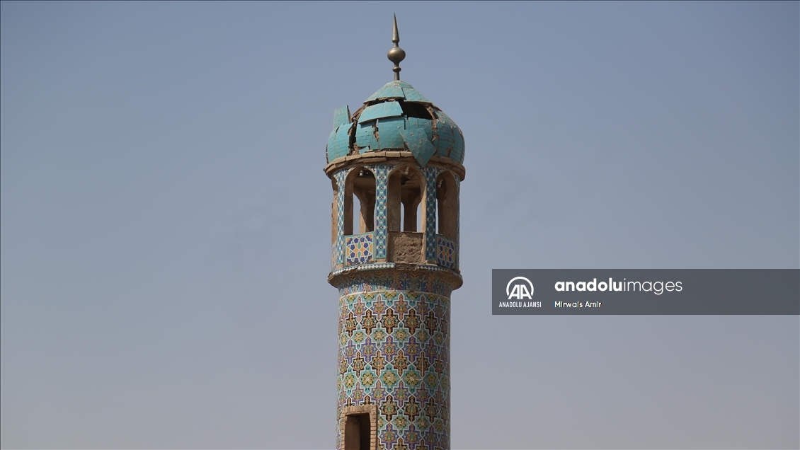 Afganistan'da bulunan Herat Ulu Cami'nin bir kısmı deprem sonucu yıkıldı