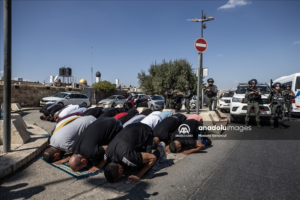 İsrail polisi Filistinlilerin Eski Şehir ve Mescid-i Aksa'ya girişlerine engel oluyor