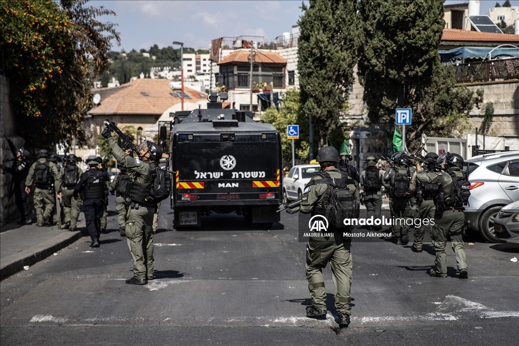 İsrail polisi Filistinlilerin Eski Şehir ve Mescid-i Aksa'ya girişlerine engel oluyor