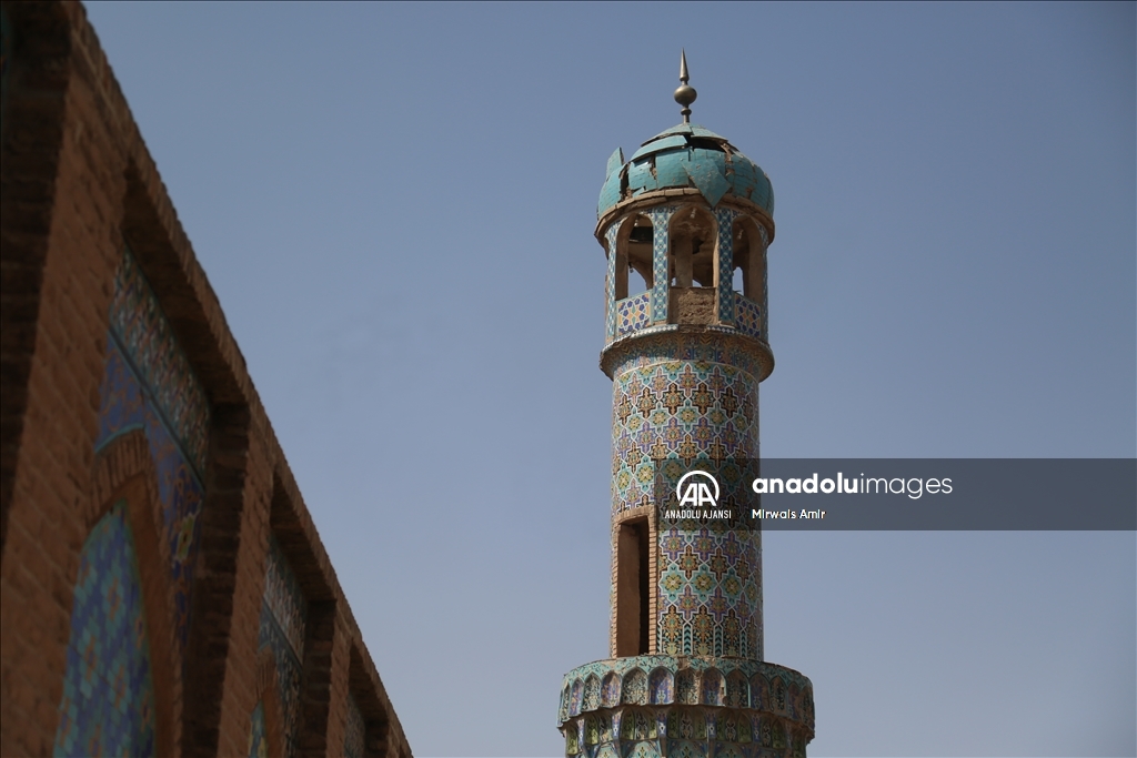 Afganistan'da bulunan Herat Ulu Cami'nin bir kısmı deprem sonucu yıkıldı