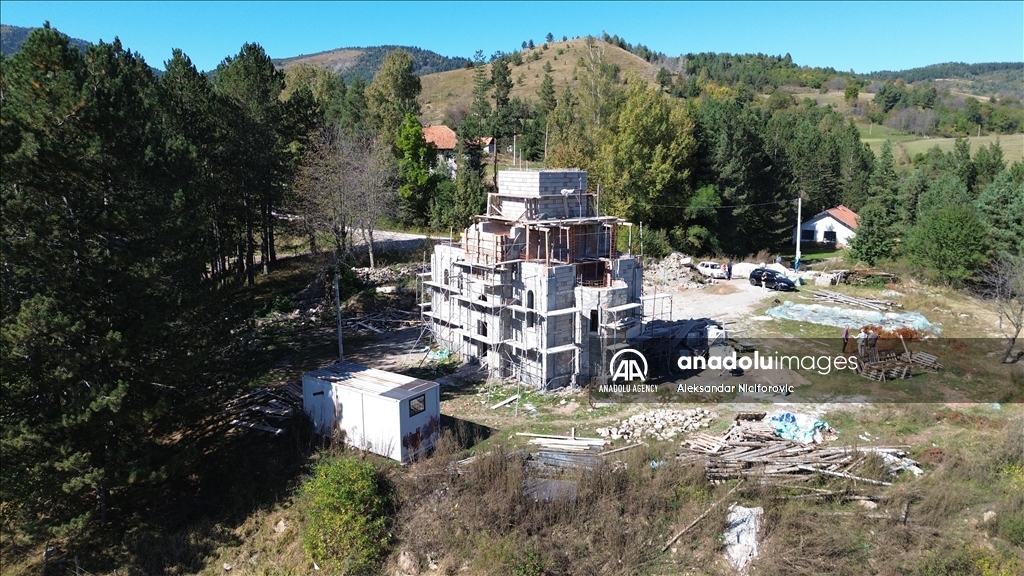 Srbija: Bošnjaci i Srbi grade crkvu u selu Gonje na Pešterskoj visoravni 