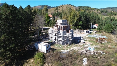 Srbija: Bošnjaci i Srbi grade crkvu u selu Gonje na Pešterskoj visoravni
