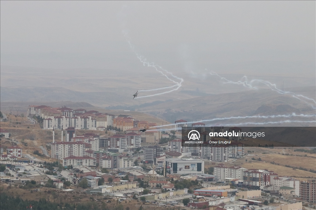 SOLOTÜRK, Yozgat semalarında gösteri uçuşu yaptı