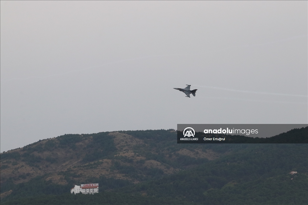 SOLOTÜRK, Yozgat semalarında gösteri uçuşu yaptı