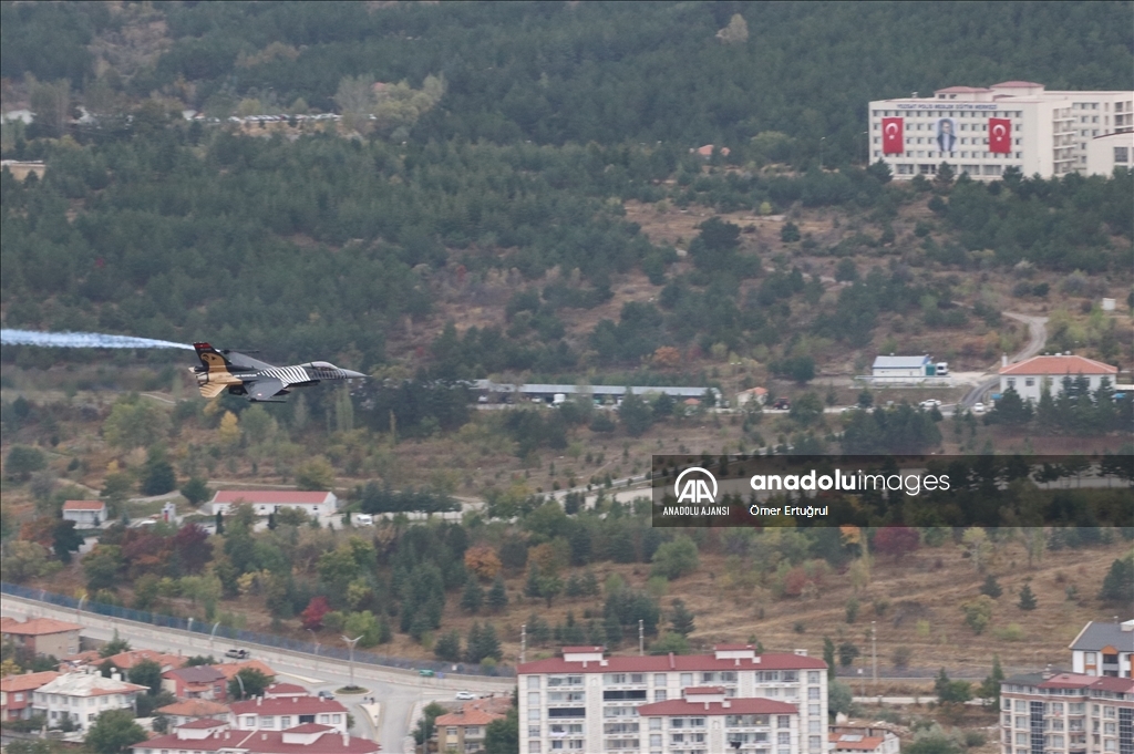 SOLOTÜRK, Yozgat semalarında gösteri uçuşu yaptı