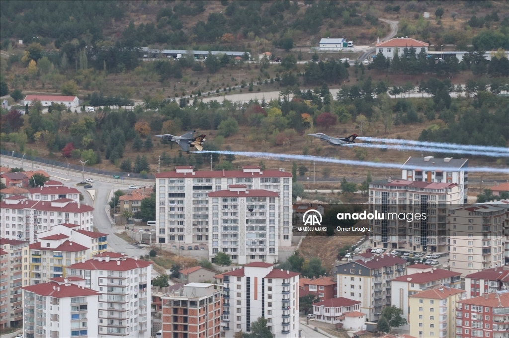 SOLOTÜRK, Yozgat semalarında gösteri uçuşu yaptı