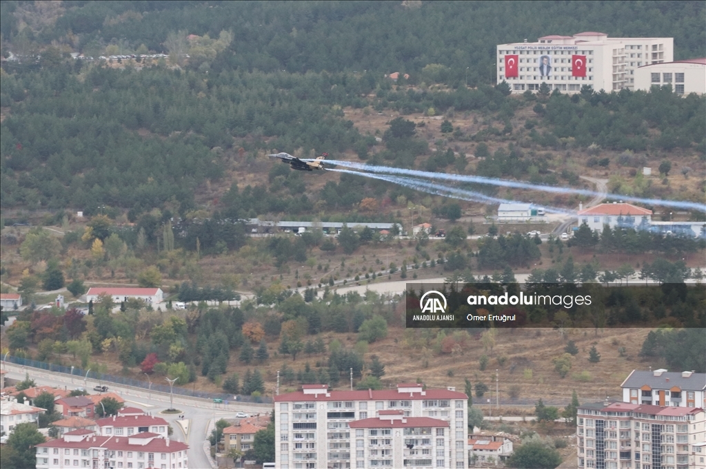 SOLOTÜRK, Yozgat semalarında gösteri uçuşu yaptı