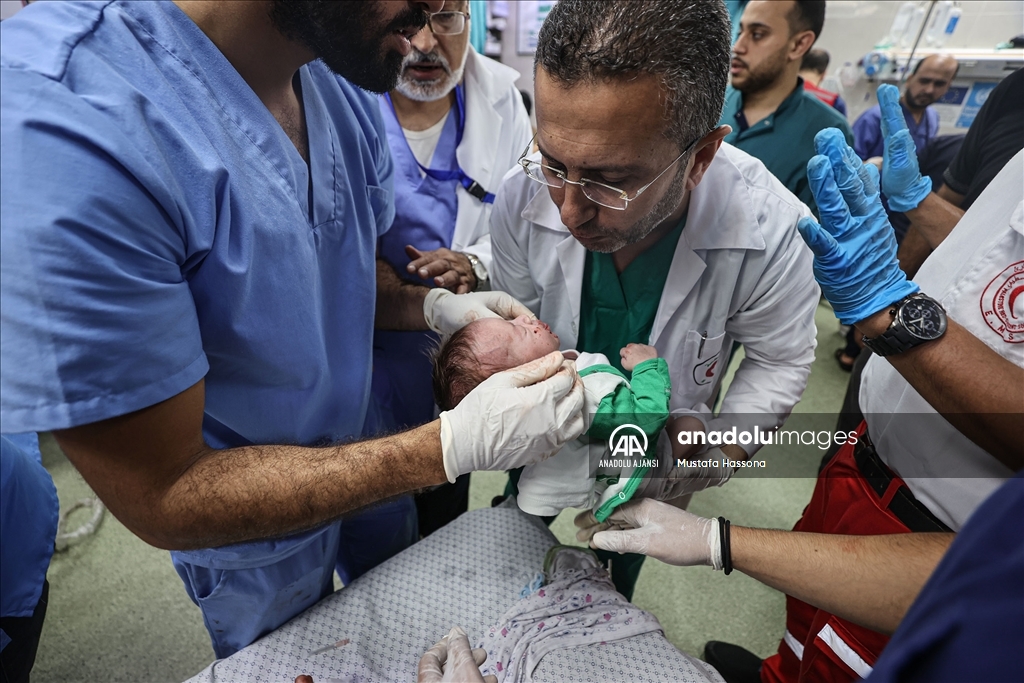 İsrail, abluka altındaki Gazze'ye saldırılarını 10. gününde sürdürüyor