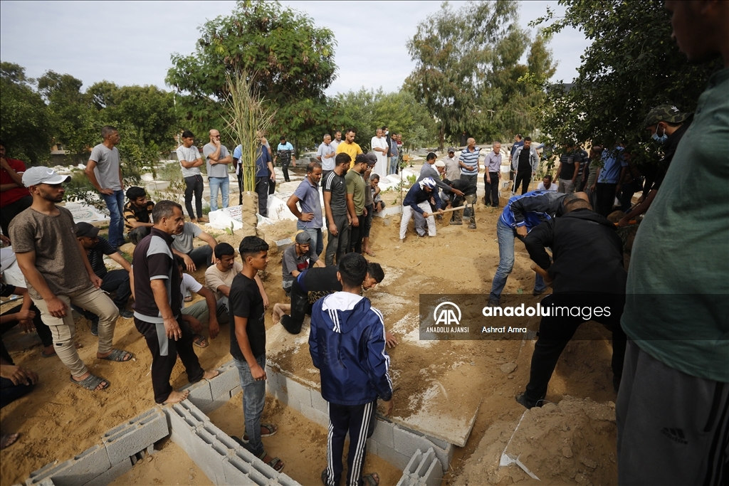İsrail’in Gazze Şeridi’ne sürdürdüğü yoğun bombardıman nedeniyle hayatını kaybedenlerin sayısı giderek artıyor
