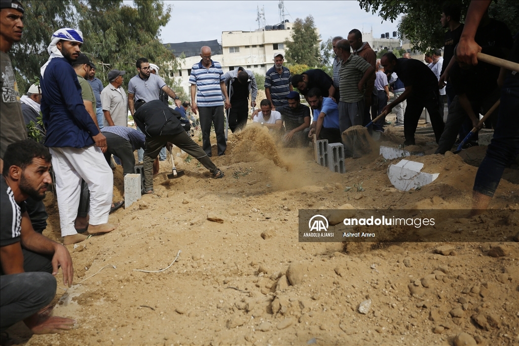 İsrail’in Gazze Şeridi’ne sürdürdüğü yoğun bombardıman nedeniyle hayatını kaybedenlerin sayısı giderek artıyor