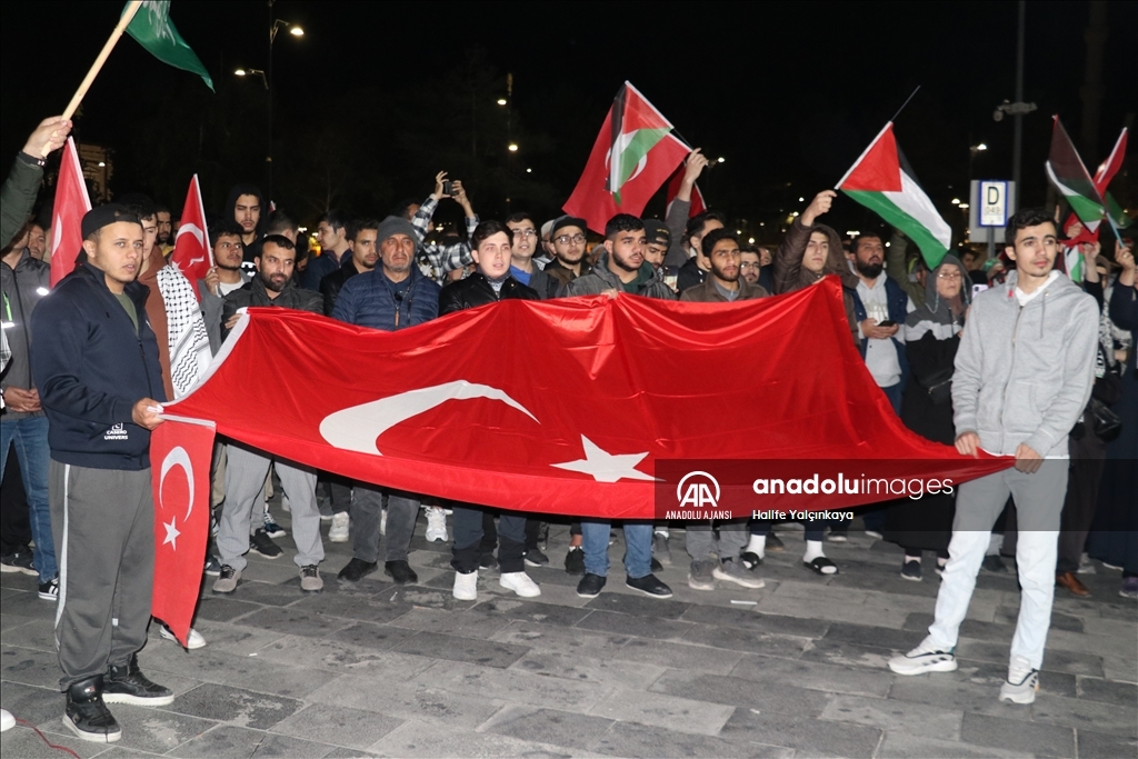 İsrail'in Gazze'deki hastaneye saldırısı Sivas ve Niğde'de protesto edildi