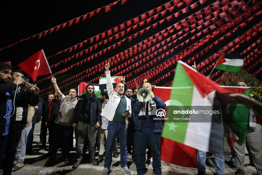 İsrail'in Gazze'deki hastaneye saldırısı Gaziantep'te protesto ediliyor
