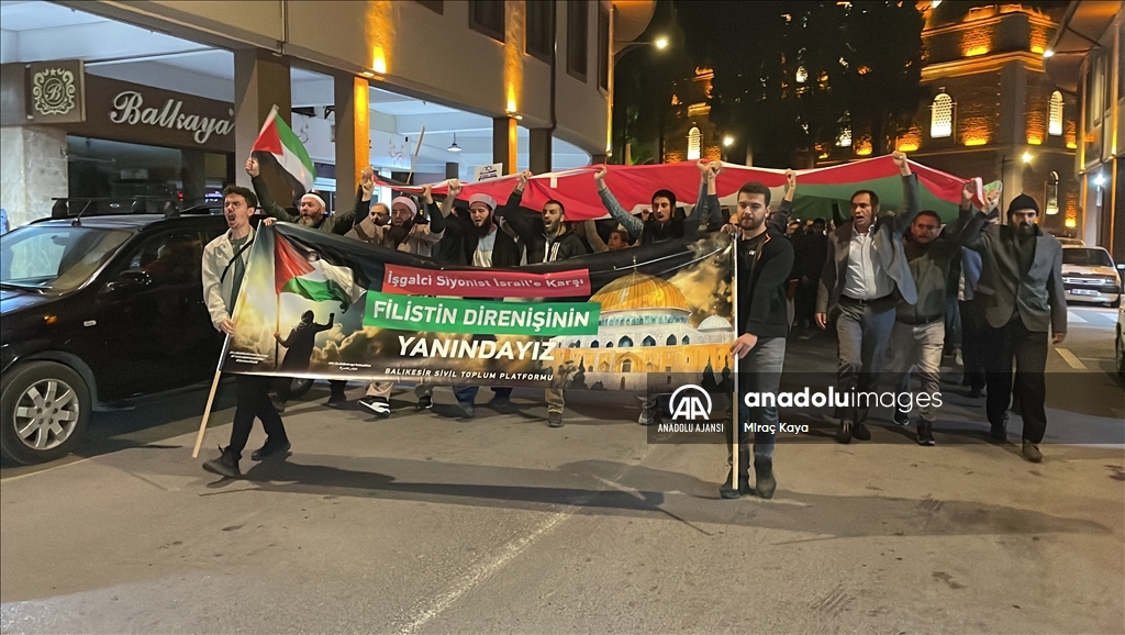 İsrail'in Gazze'deki hastaneye saldırısı Balıkesir'de protesto edildi