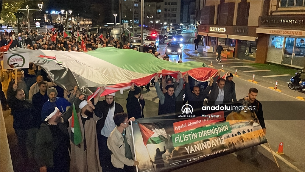 İsrail'in Gazze'deki hastaneye saldırısı Balıkesir'de protesto edildi