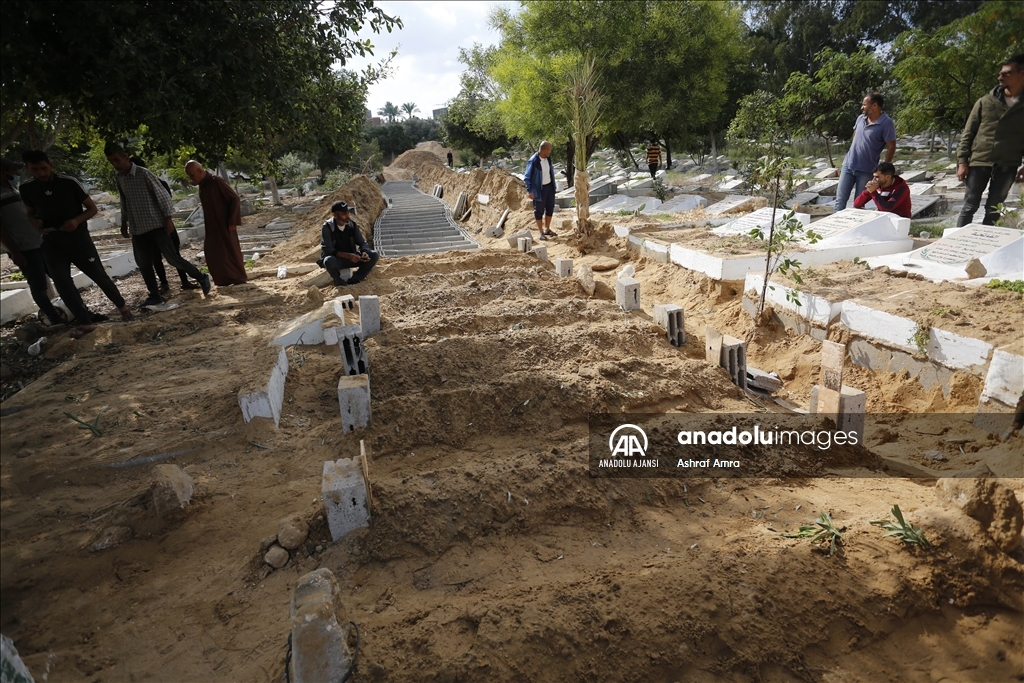 İsrail’in Gazze Şeridi’ne sürdürdüğü yoğun bombardıman nedeniyle hayatını kaybedenlerin sayısı giderek artıyor