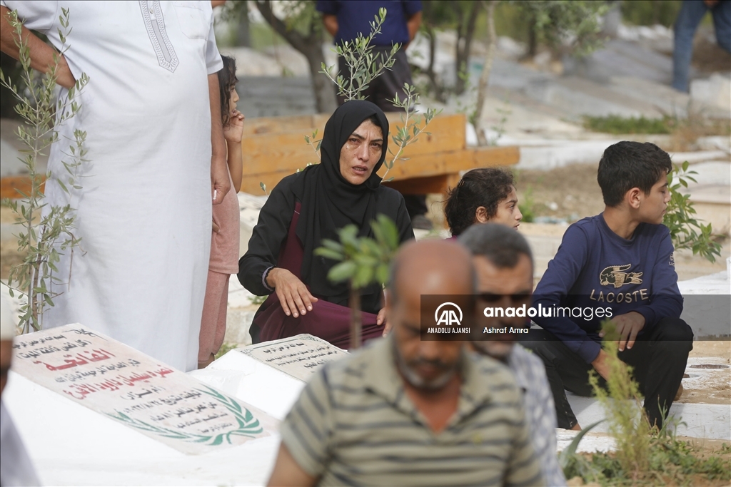 İsrail’in Gazze Şeridi’ne sürdürdüğü yoğun bombardıman nedeniyle hayatını kaybedenlerin sayısı giderek artıyor