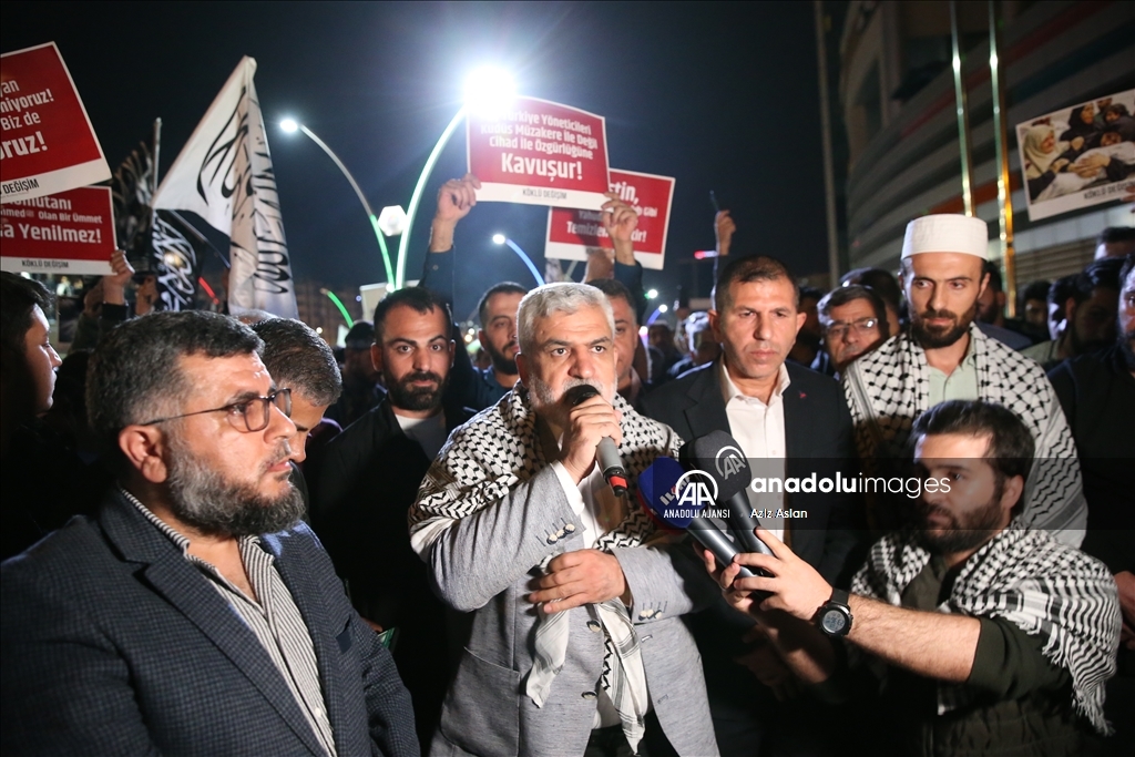 İsrail'in Gazze'deki hastaneye saldırısı Diyarbakır'da protesto edildi
