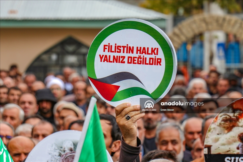 Doğu'daki 4 ilde Filistin'de hayatını kaybedenler için gıyabi cenaze namazı kılındı
