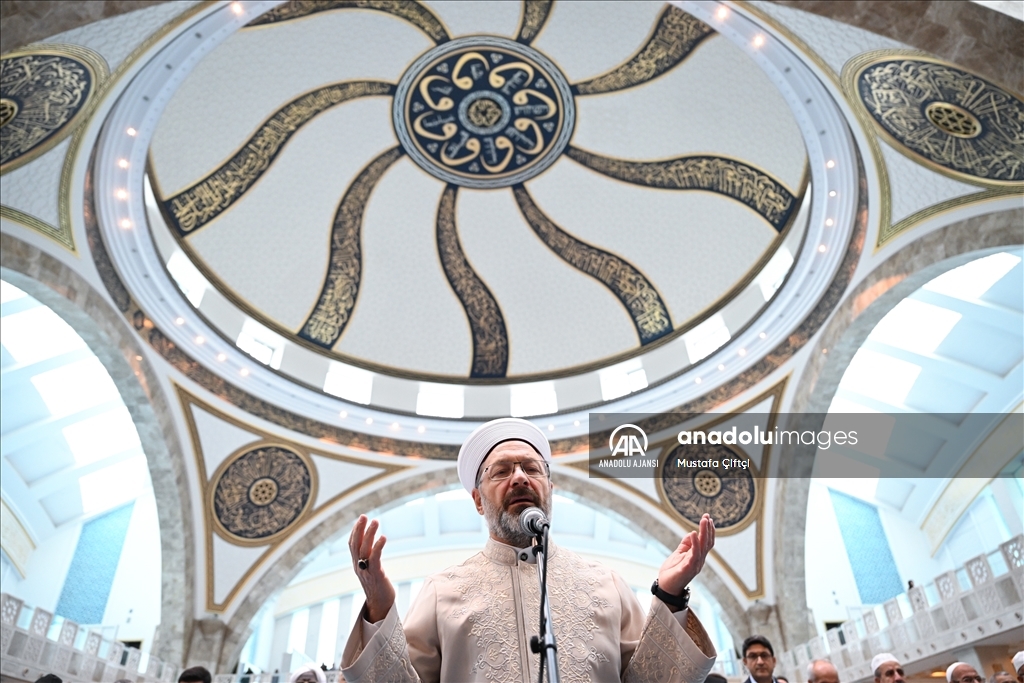 Diyanet İşleri Başkanı Erbaş, İsrail'in Filistin'de yaptığı saldırılarda yaşamını yitirenler için gıyabi cenaze namazı kıldırdı