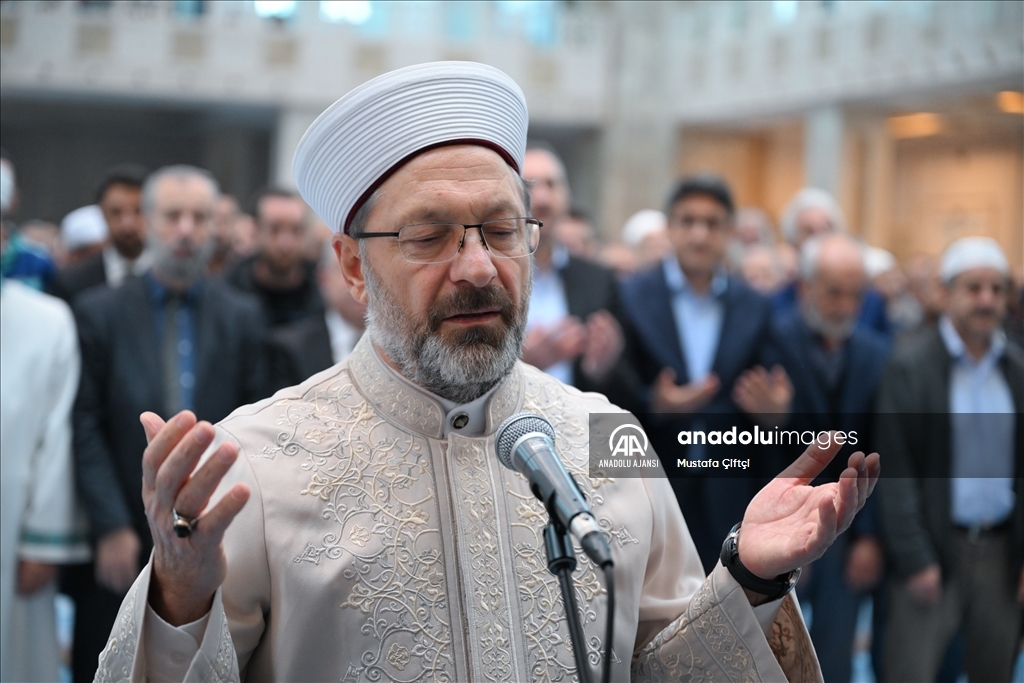 Diyanet İşleri Başkanı Erbaş, İsrail'in Filistin'de yaptığı saldırılarda yaşamını yitirenler için gıyabi cenaze namazı kıldırdı