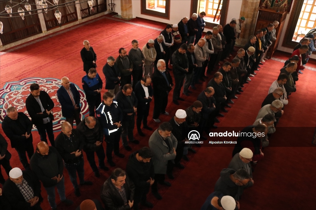 İç Anadolu'da camilerde Filistin'deki saldırılarda hayatını kaybedenler için cenaze namazı kılındı