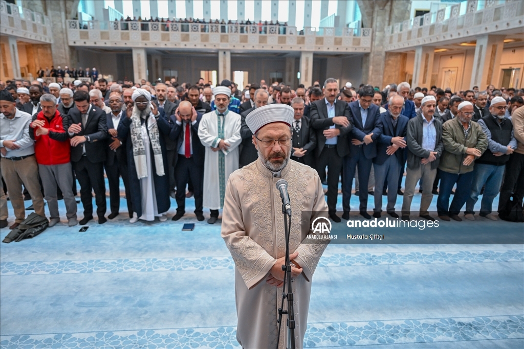 Diyanet İşleri Başkanı Erbaş, İsrail'in Filistin'de yaptığı saldırılarda yaşamını yitirenler için gıyabi cenaze namazı kıldırdı