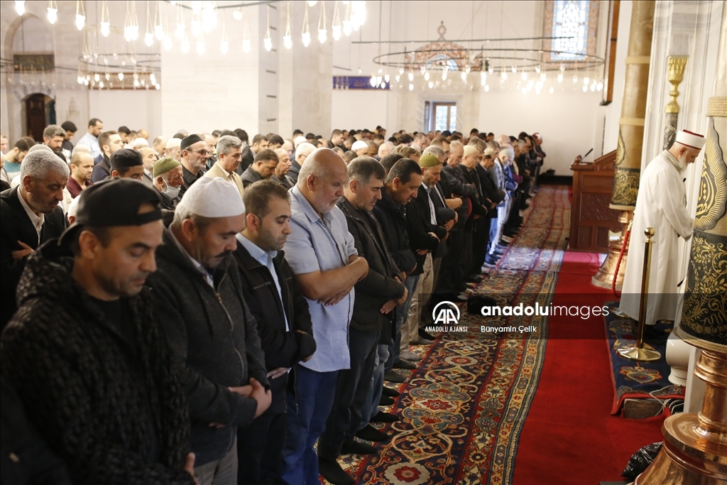 İstanbul'da Filistin'de hayatını kaybedenler için gıyabi cenaze namazı kılındı