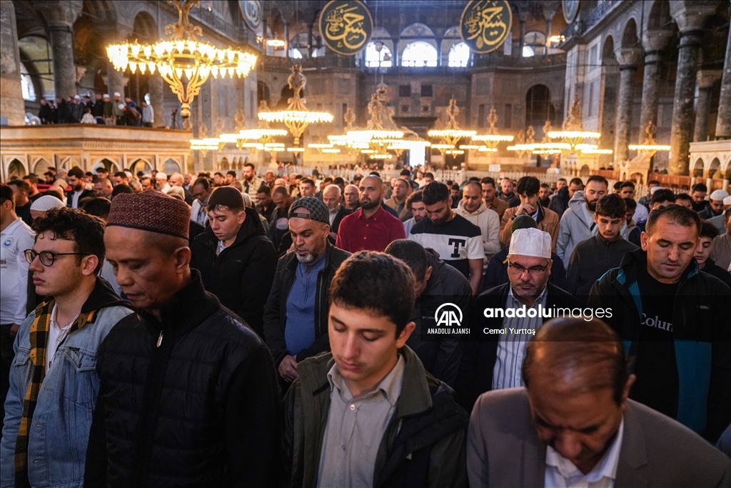 İstanbul'da Filistin'de hayatını kaybedenler için gıyabi cenaze namazı kılındı