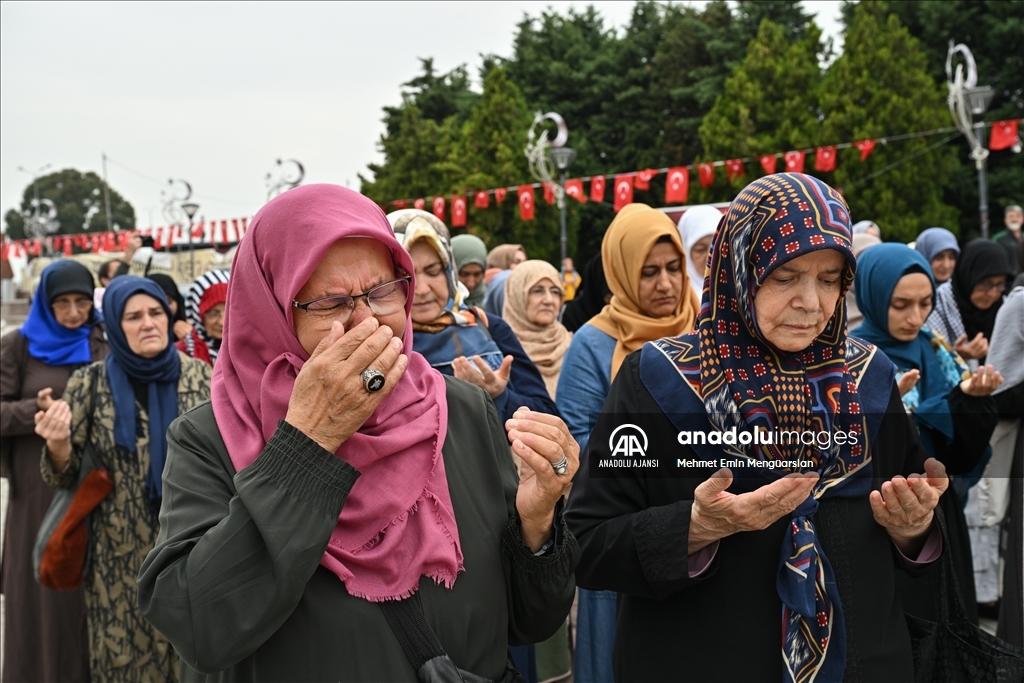 İzmir'de Filistin'de hayatını kaybedenler için gıyabi cenaze namazları kılındı
