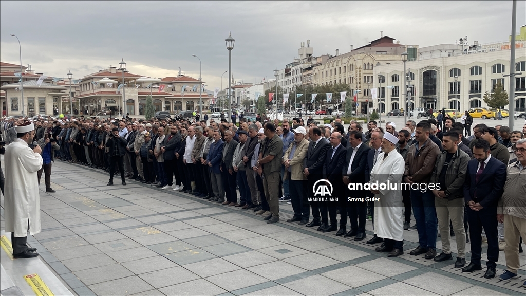 Konya ve çevre illerde Filistin'de hayatını kaybedenler için gıyabi cenaze namazı kılındı