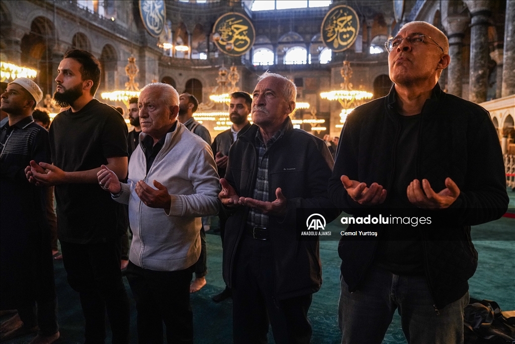 İstanbul'da Filistin'de hayatını kaybedenler için gıyabi cenaze namazı kılındı