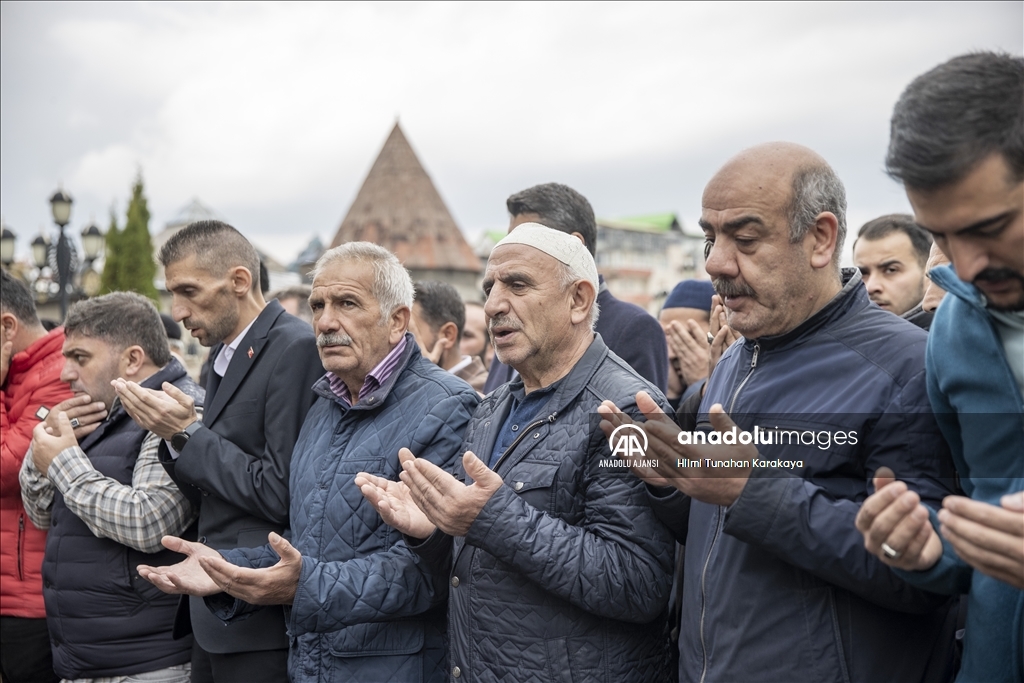 Gazze'de hayatını kaybedenler için Erzurum'da gıyabi cenaze namazı kılındı