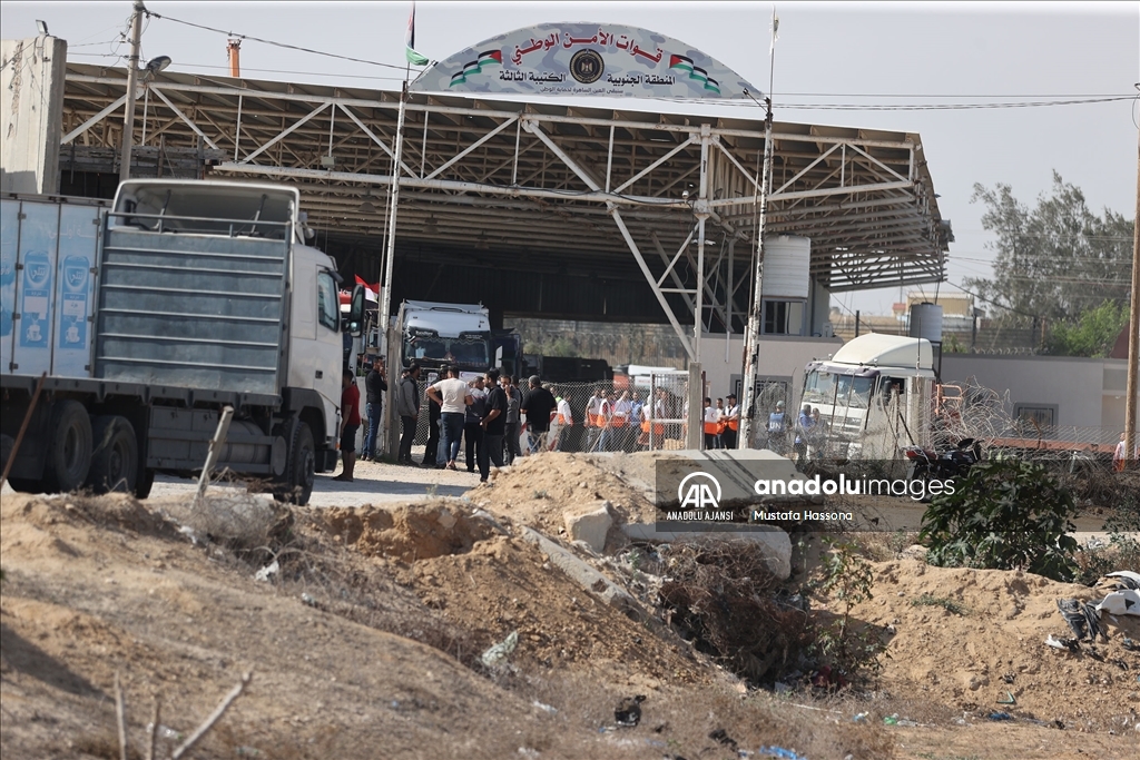 Refah Sınır Kapısı'ndan Gazze'ye insani yardım girişi başladı