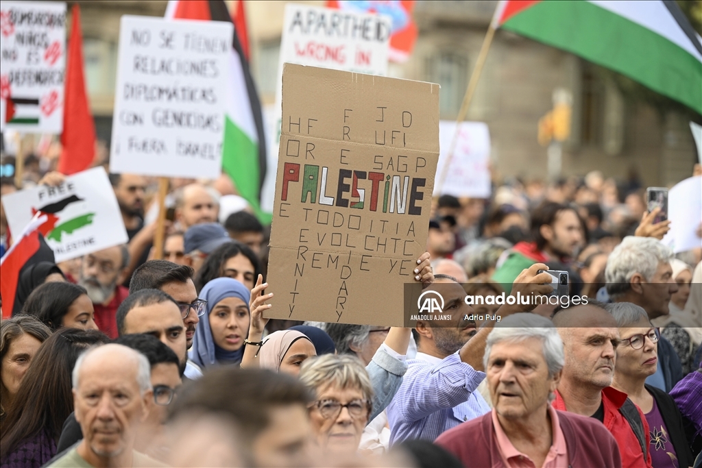Barselona'da Filistin'e destek gösterisi düzenlendi