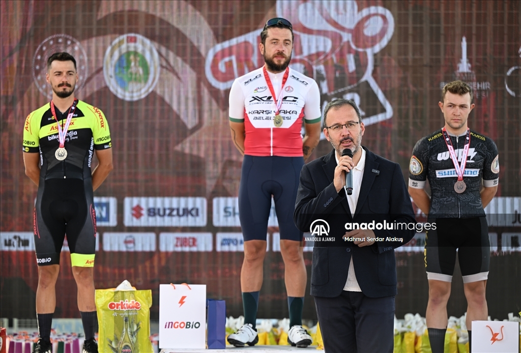 Granfondo Amatör Yol Bisiklet Yarışı'nda yılın son etabı İzmir'de tamamlandı