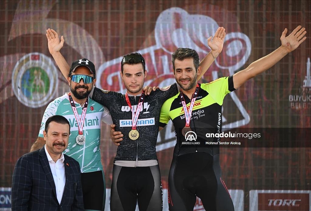 Granfondo Amatör Yol Bisiklet Yarışı'nda yılın son etabı İzmir'de tamamlandı