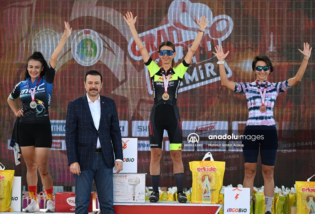 Granfondo Amatör Yol Bisiklet Yarışı'nda yılın son etabı İzmir'de tamamlandı