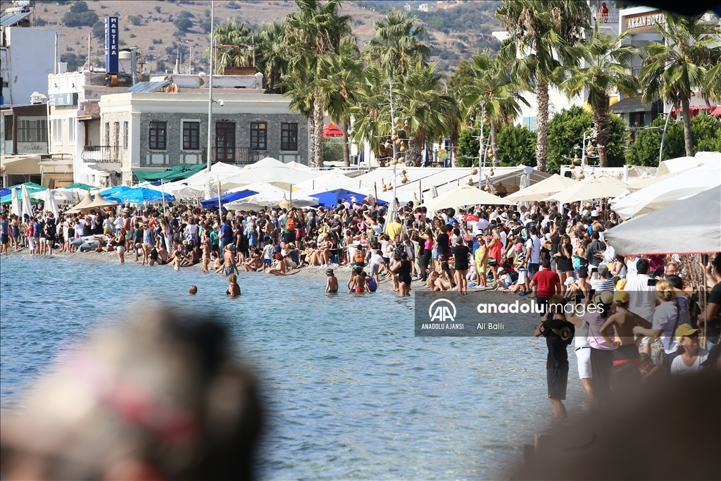 SOLOTÜRK Bodrum semalarında gösteri uçuşu yaptı