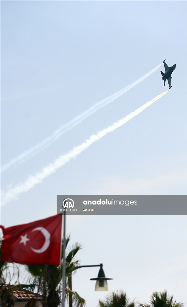 SOLOTÜRK Bodrum semalarında gösteri uçuşu yaptı