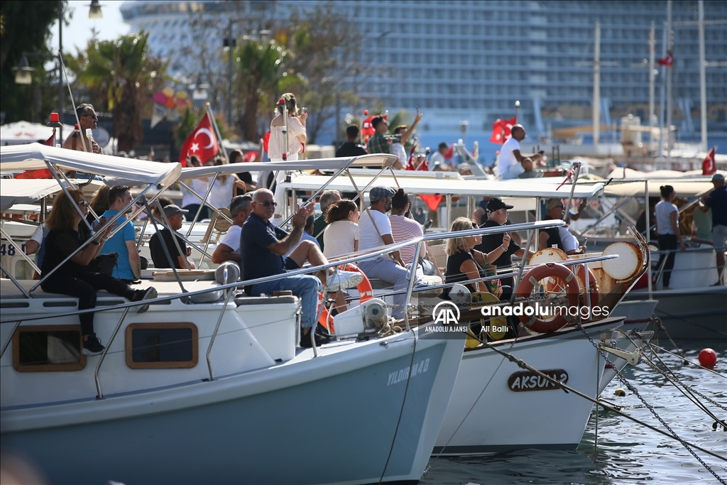 SOLOTÜRK Bodrum semalarında gösteri uçuşu yaptı