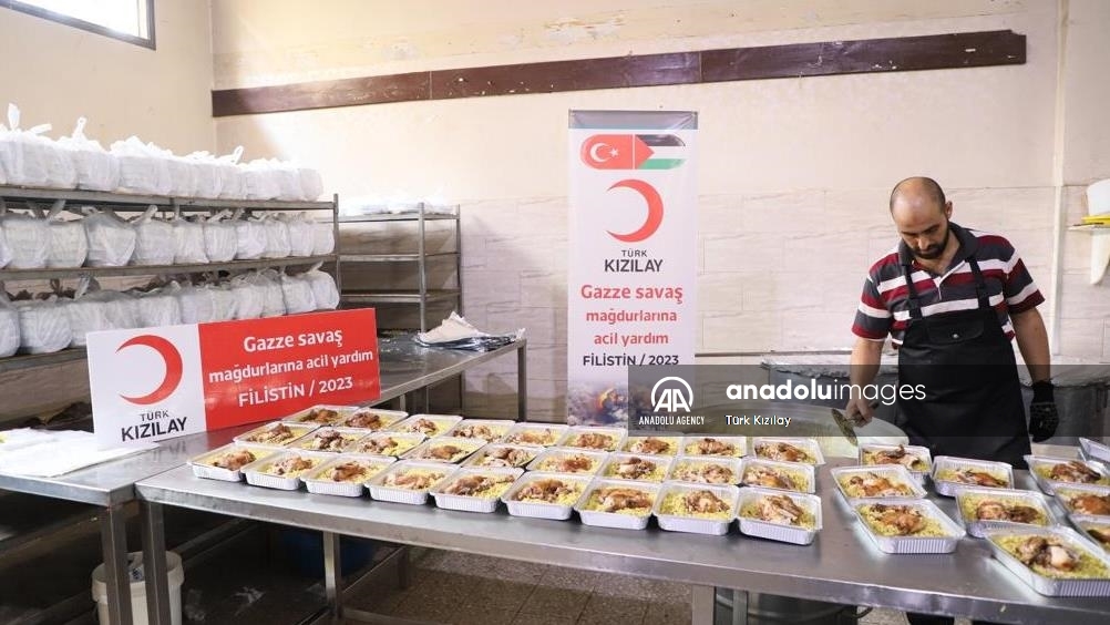 هلال احمر ترکیه دوباره به توزیع غذای گرم در غزه آغاز کرد