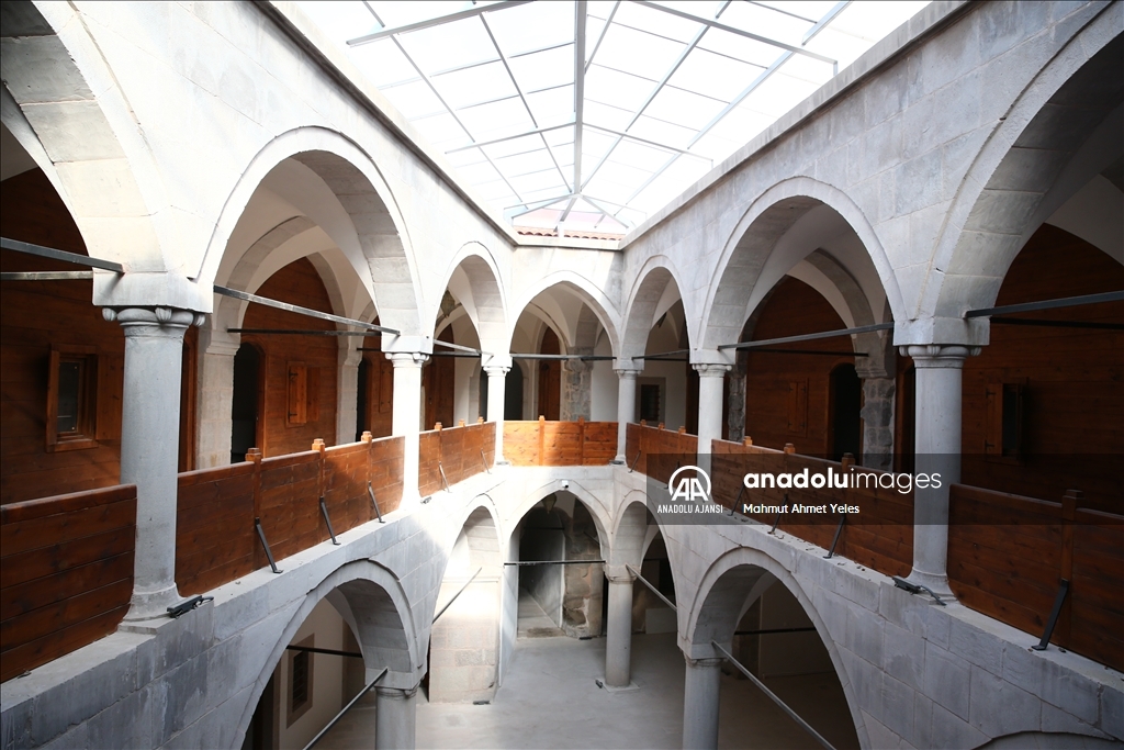 Şebinkarahisar'da restore edilen Taşhan ve arastalar turizme değer katacak