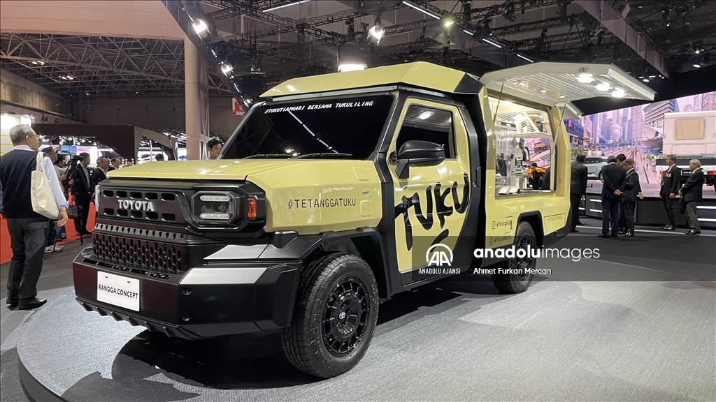 Japonya'da "Mobility Show" yeni nesil elektrikli araçlar, uçan arabalar ve robotlara ev sahipliği yapıyor