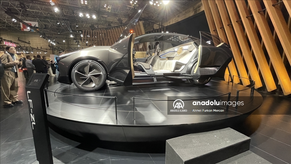 Japonya'da "Mobility Show" yeni nesil elektrikli araçlar, uçan arabalar ve robotlara ev sahipliği yapıyor